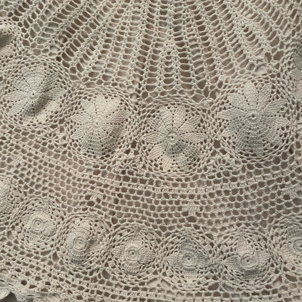 Christmas Tree Skirt Cream Crocheted  48” Wide Scalloped Edge Shabby Decor